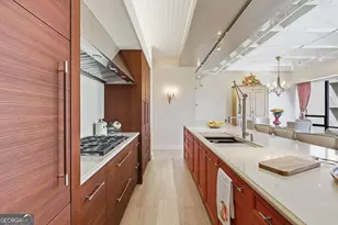 300 Bull St, Savannah, GA 31401 - Photo 28