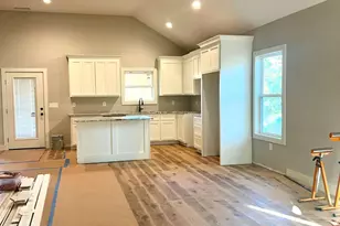 125 Laurel Ave, Comer, GA 30629 - Photo 2