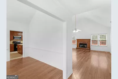 124 Crown Walk, McDonough, GA 30253 - Photo 6