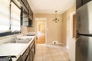 8448 Taylor Rd, Riverdale, GA 30274 - Photo 4