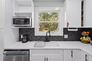 203 Holiday Cir, Savannah, GA 31419 - Photo 8