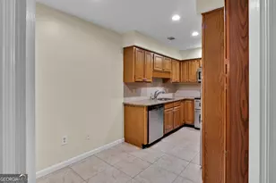 26204 NE Plantation Dr NE, Atlanta, GA 30324 - Photo 10