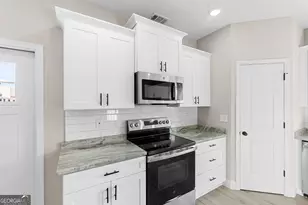 236 Beau Claire Cir, Byron, GA 31008 - Photo 10