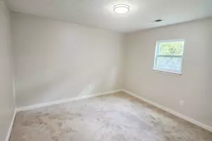 325 W Quilly St, Griffin, GA 30223 - Photo 6