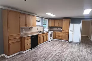 113 Mallory Dr, Lagrange, GA 30241 - Photo 2