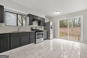 1201 Realm Ln, Lawrenceville, GA 30044 - Photo 4