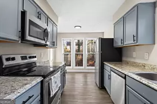 658 Hunt Station Dr, Lawrenceville, GA 30044 - Photo 8