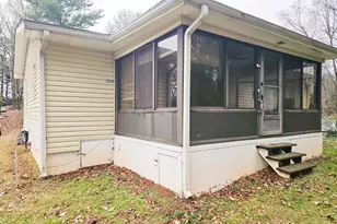 3827 Chadwick Dr, Flowery Branch, GA 30542 - Photo 4