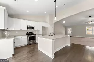 561 Oconee Ln, Commerce, GA 30529 - Photo 6