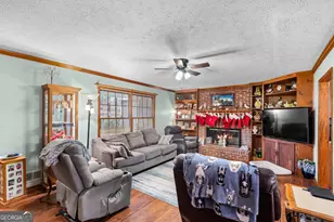 102 Hayes Cir, Rex, GA 30273 - Photo 8