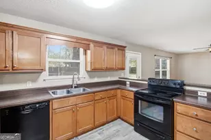 929 Pineland Ave, Hinesville, GA 31313 - Photo 6