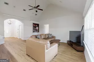 4052 Glen Laurel Dr E, Valdosta, GA 31605 - Photo 4