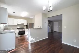 5702 Wells Cir, Stone Mountain, GA 30087 - Photo 6