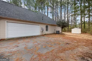 193 Kingsbrook Cir, Newnan, GA 30265 - Photo 2