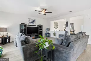 1067 Autumns Wood Cir E, Brunswick, GA 31525 - Photo 6