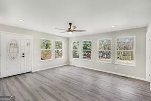 219 Lake Cir, Newnan, GA 30263 - Photo 2