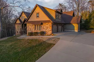 712 Meadow Run Ct, Clarkesville, GA 30523 - Photo 1