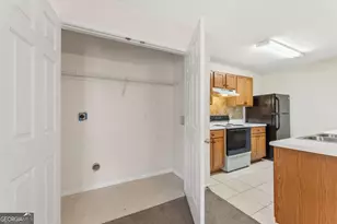 3027 Fair Creek Ct, Lithonia, GA 30038 - Photo 8