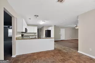 6463 Castle Ct Way, Lithonia, GA 30058 - Photo 14