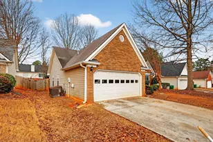 2396 Hillvale Cir, Lithonia, GA 30058 - Photo 2
