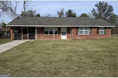 64 Lakeside Drive, Hazlehurst, GA 31539 - Photo 1