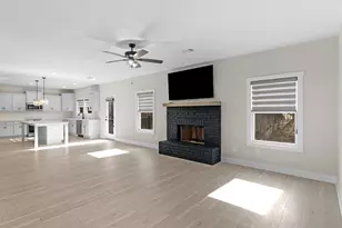 24 Deer Creek Ct, Moreland, GA 30259 - Photo 2