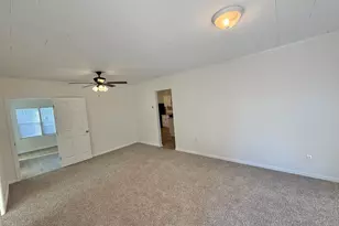 306 S Tillman St, Glennville, GA 30427 - Photo 6