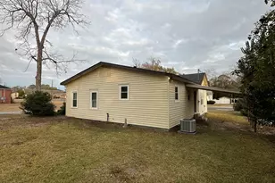 306 S Tillman St, Glennville, GA 30427 - Photo 20