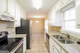 3338 Mansfield Ln, Snellville, GA 30039 - Photo 6