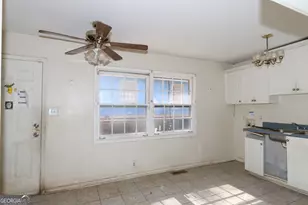 1077 Pike St, Macon, GA 31204 - Photo 6