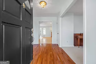 605 Chenocetah Dr, Cornelia, GA 30531 - Photo 2