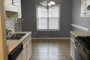 190 Oakwood Cir, Stockbridge, GA 30281 - Photo 2