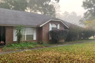 400 Club Dr, Hinesville, GA 31313 - Photo 2