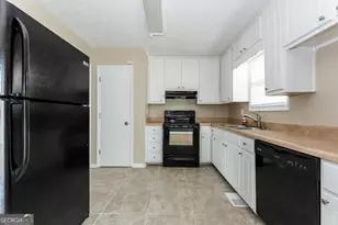 2697 Heritage Ln, Morrow, GA 30260 - Photo 6