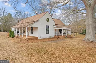 184 Garrett Cir, Carrollton, GA 30117 - Photo 2