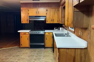 257 N Carroll St, Bowdon, GA 30108 - Photo 2