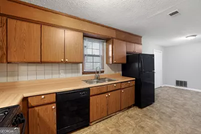 1009 Salisbury Trail, Riverdale, GA 30296 - Photo 10