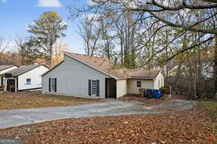1009 Salisbury Trail, Riverdale, GA 30296 - Photo 2