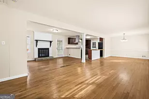 816 Valley Creek Dr, Stone Mountain, GA 30083 - Photo 2