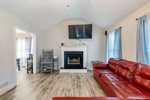 443 Rhett Dr, Loganville, GA 30052 - Photo 2