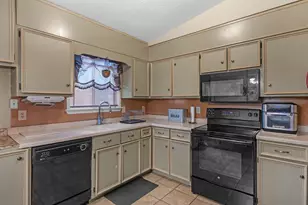 9043 Raven Dr, Jonesboro, GA 30238 - Photo 10