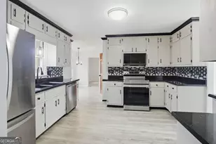 560 Clubhouse Dr SE, Conyers, GA 30094 - Photo 14