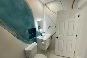 2526 Center St NW, Atlanta, GA 30318 - Photo 10