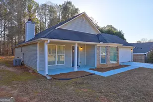 17 Carey Ct, Grantville, GA 30220 - Photo 2