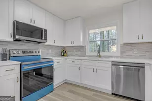 2418 Meadow Lark Dr, East Point, GA 30344 - Photo 10