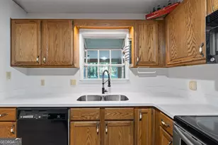 127 Circle H Dr, Sharpsburg, GA 30277 - Photo 8