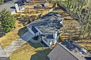 6381 Phillips Creek Dr, Lithonia, GA 30058 - Photo 4