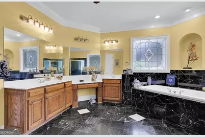 8225 Seven Oaks Drive, Jonesboro, GA 30236 - Photo 18