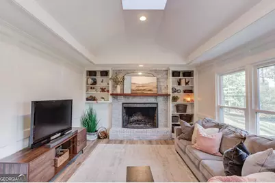 200 Spalding Circle NE, Sandy Springs, GA 30328 - Photo 12