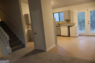 5128 Galbraith Cir, Stone Mountain, GA 30088 - Photo 10